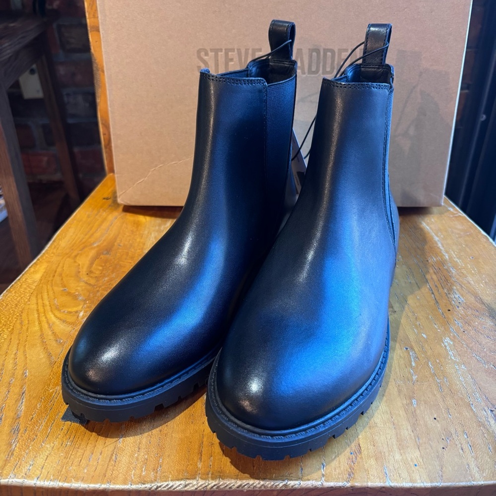 Steve Madden womens Lorali leather slip on ankle Chelsea boots black 9